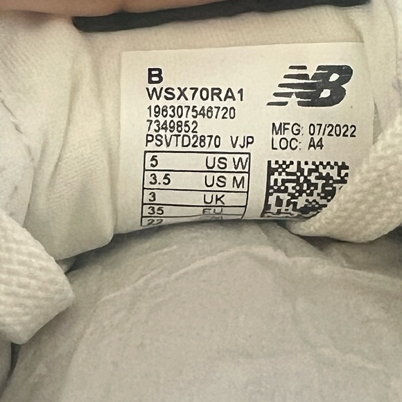 New balance shoes - Picture 2 of 5